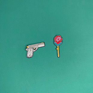 创意时尚 印度丝胸针 玫瑰花手枪图案金属丝印度丝 法国设计