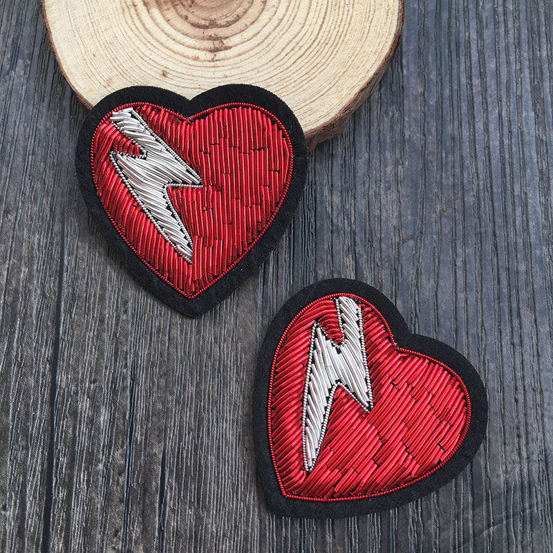 红色桃心心脏图案 金属丝印度丝 经典时尚奢侈 印度丝胸针