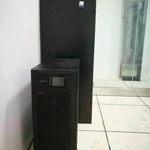 UPS不间断电源山特6KVA内置电池