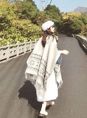 New ethnic shawl for women in northwest China, wearing tour