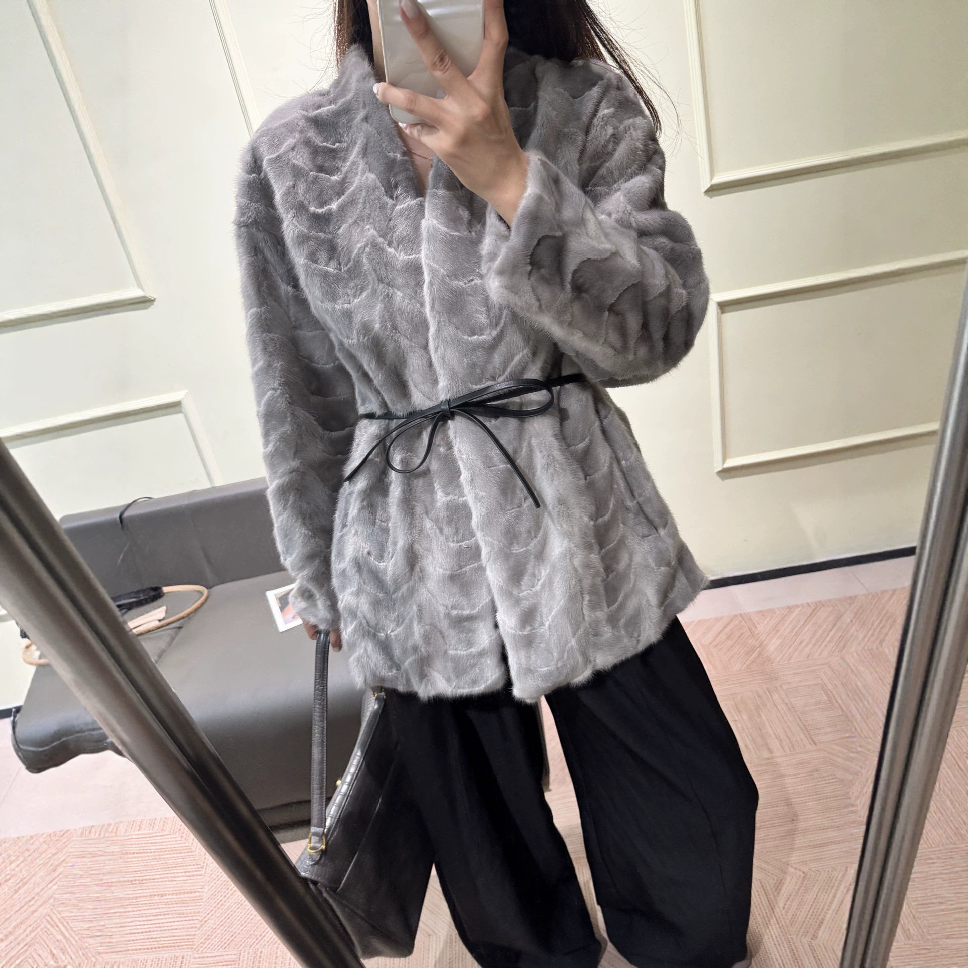 进口水貂月牙拼貂V领长款大衣女