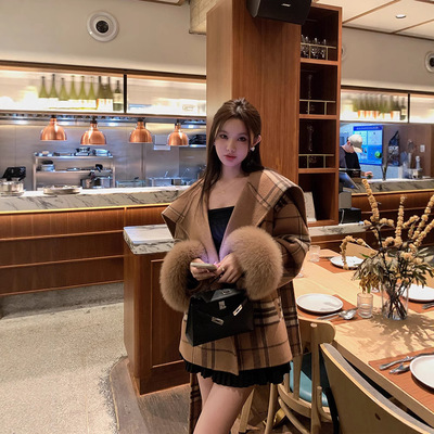 格纹斗篷2025秋冬新款毛呢外套