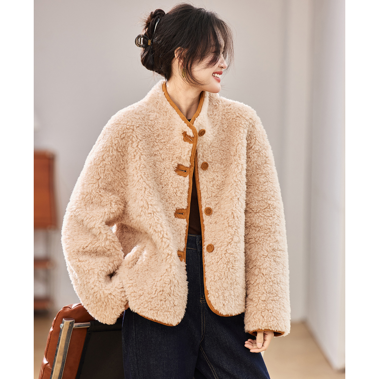 2025冬季立领加厚100羊毛绒设计感两面穿短外套长袖小众宽松女