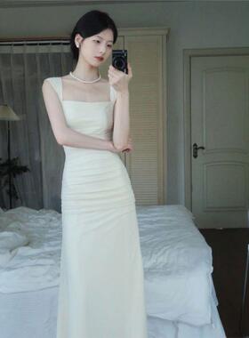 温柔气质千金吊带连衣裙女设计感褶皱鱼尾茶歇法式显瘦小众长裙子