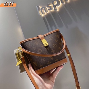 凯诗米娜小巧精致百搭手提斜挎两用女包复古老花水桶包潮