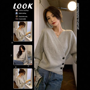 韩系慵懒风v领短款毛衣女秋冬设计感小众别致感超好看针织衫2025