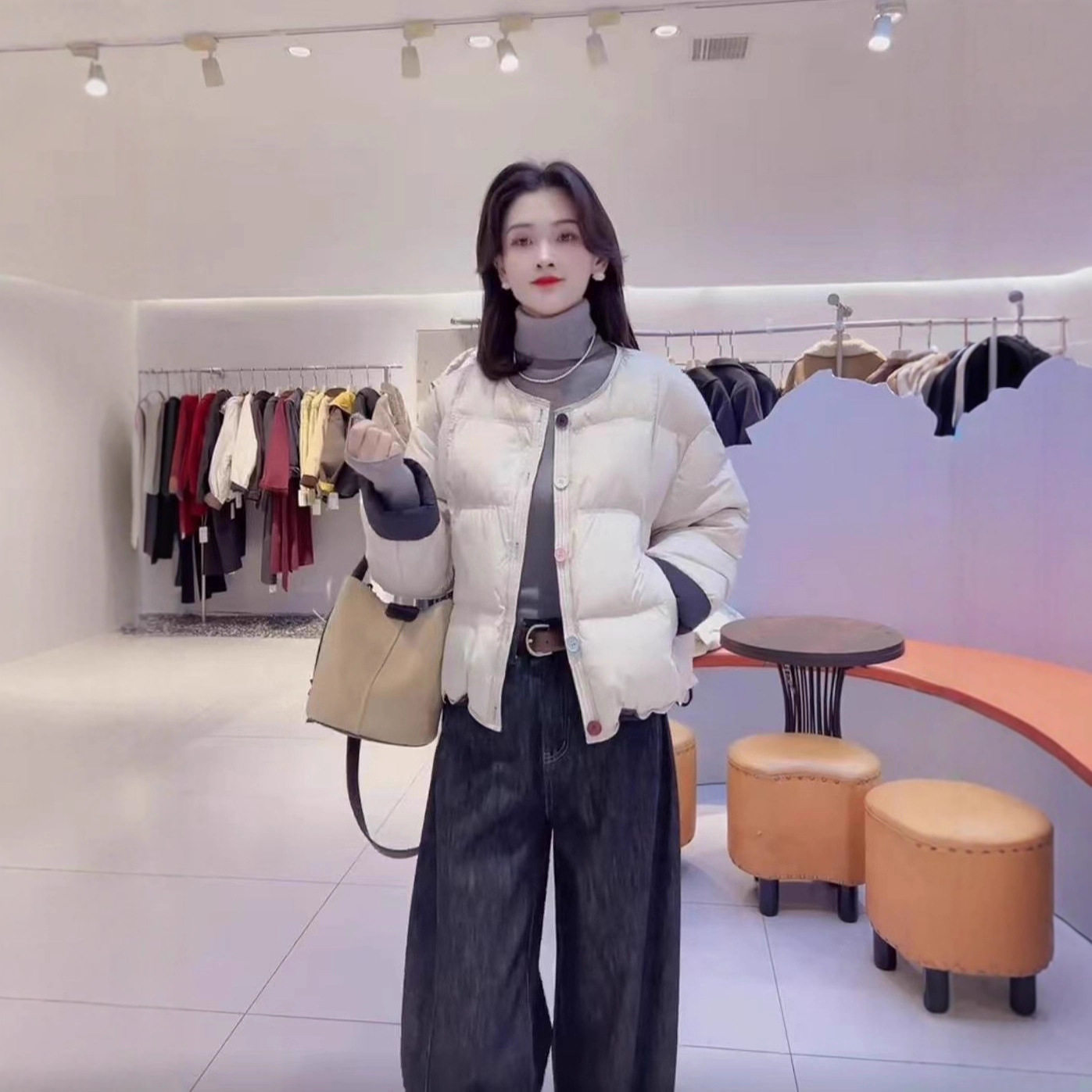 圆领羽绒服女短款冬季2025年新款韩版小个子时尚百搭轻薄保暖外套