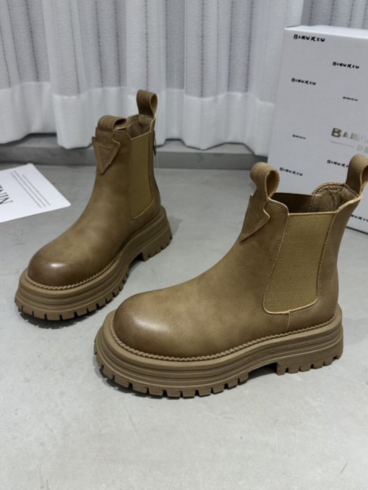 여성용 레트로 가죽 마틴 부츠 2024 봄 가을 영국 스타일 두꺼운 밑창 짧은 부츠 소매 첼시 슬립 온 굴뚝 부츠