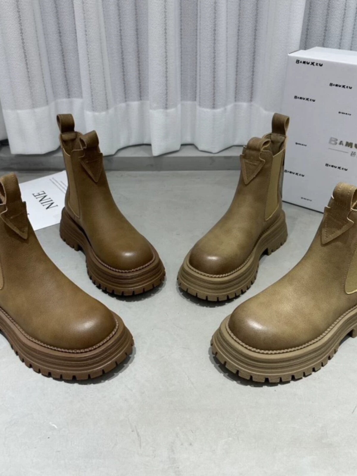 여성용 레트로 가죽 마틴 부츠 2024 봄 가을 영국 스타일 두꺼운 밑창 짧은 부츠 소매 첼시 슬립 온 굴뚝 부츠