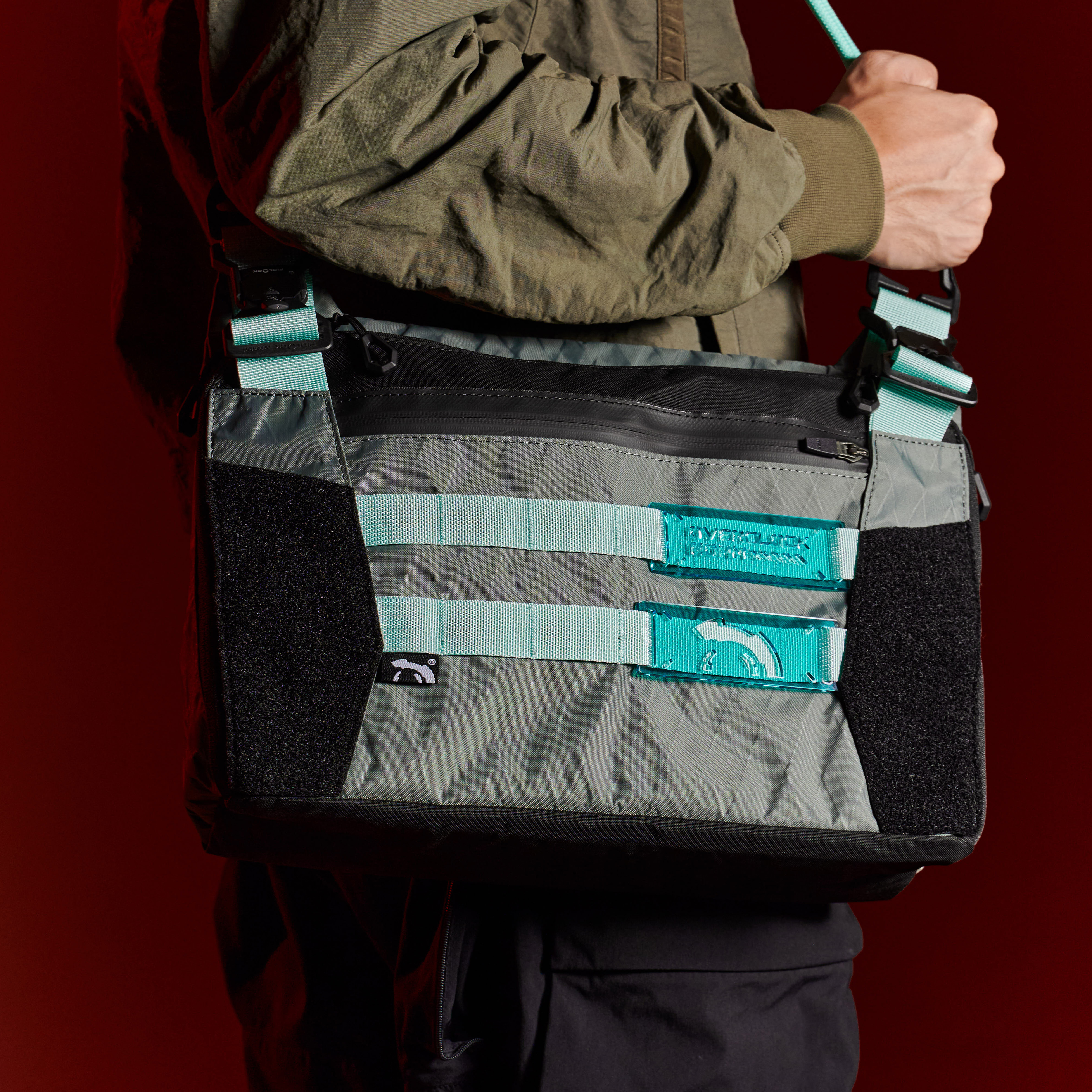 【超频漫游】L-04A“涡流2.0”快开斜挎包邮差包电脑IPAD防水书包