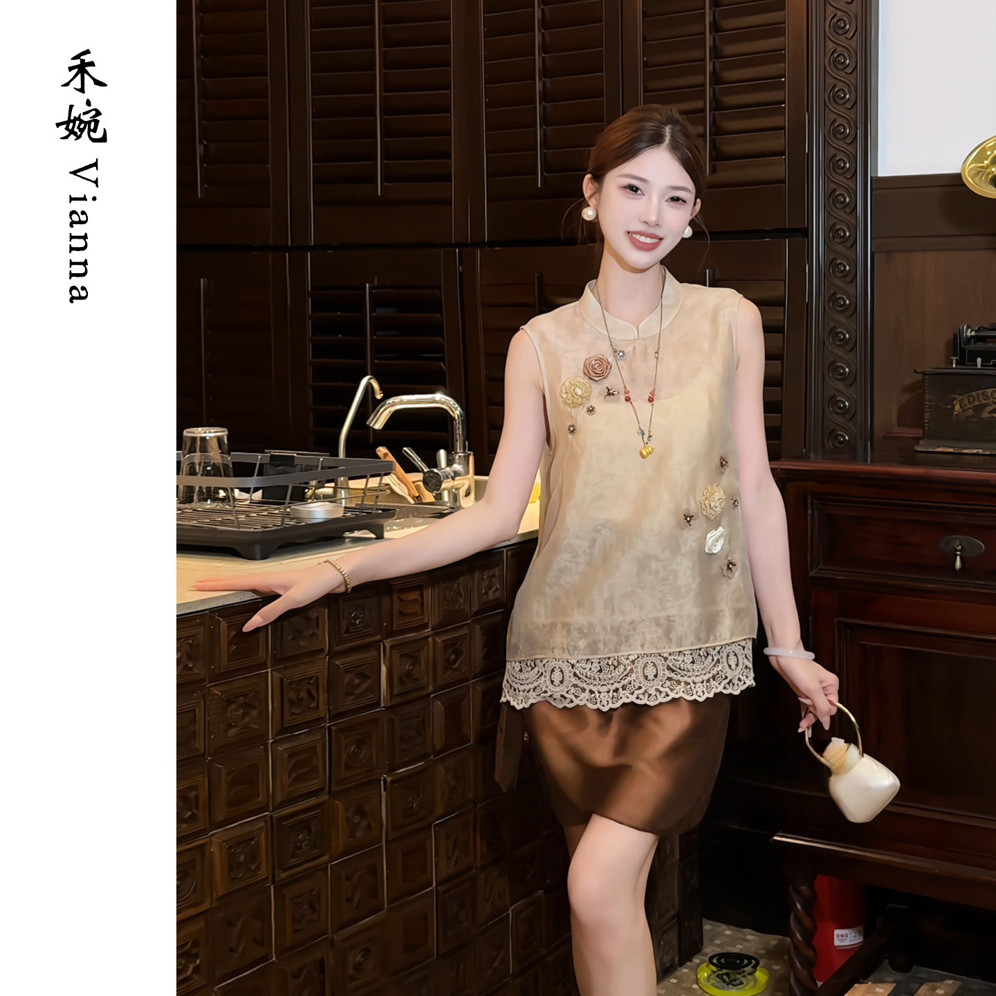 禾婉【杏月生花】新中式提花缎面马甲女立体花朵蕾丝下摆夏款上衣