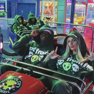 Planet inna 夜光绿外星人 glow dark暗绿情侣卫衣 hoodie Broken