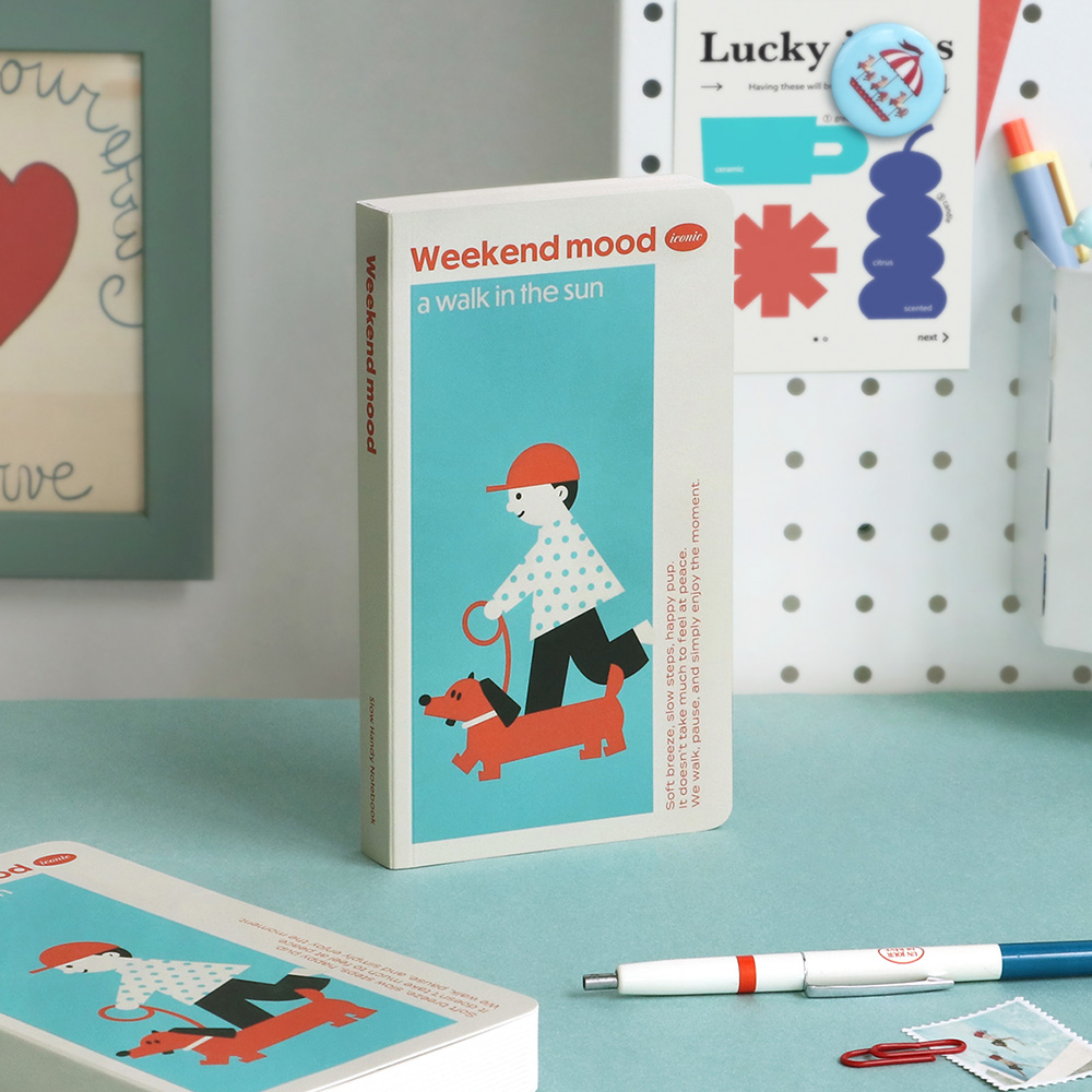 韩国iconic插画手持横线记事本