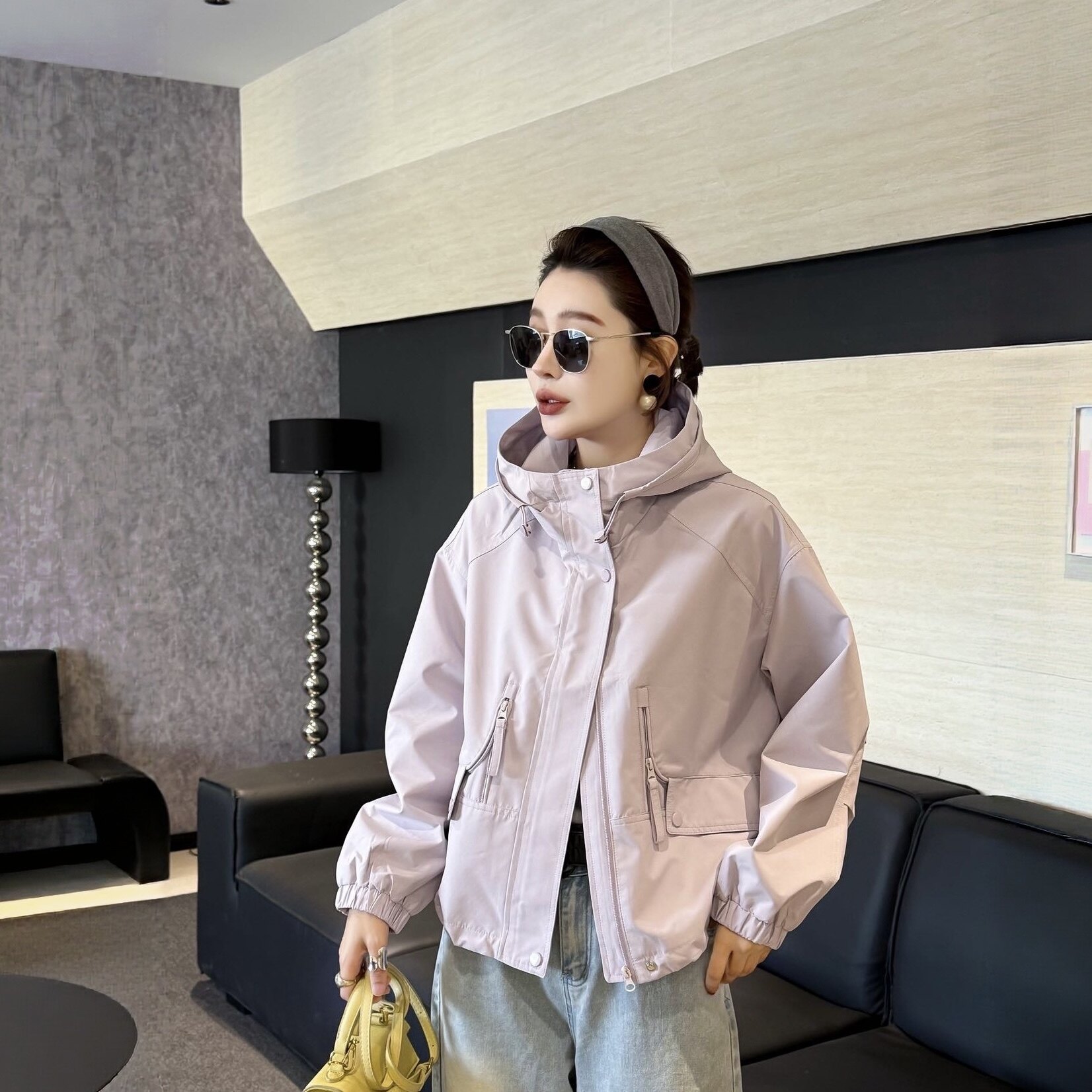 2026新款冲锋衣女短款连帽外套春款宽松休闲百搭夹克上衣常规款