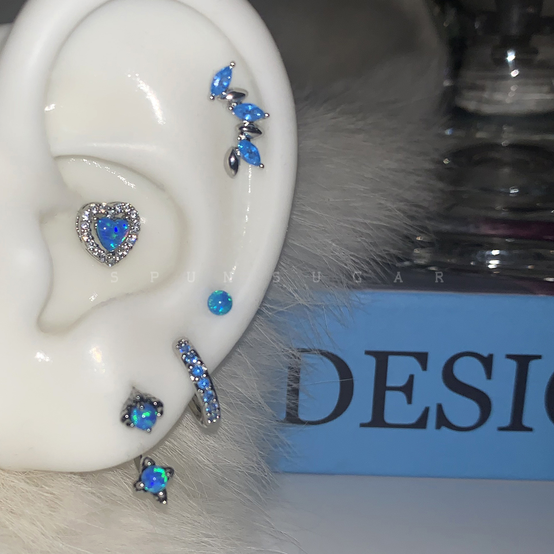 蓝色闪钻爱心澳宝耳骨钉钛钢龙爪马蹄环穿刺耳钉甜酷辣妹高级耳环