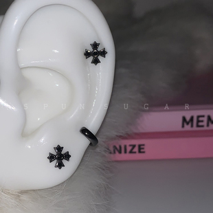 暗黑色十字架纯银S925耳骨钉哥特风甜酷耳蜗钉简约百搭耳钉男女