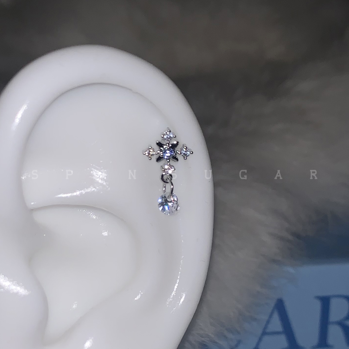 闪闪蓝色星芒水滴耳骨钉钛钢锆石吊坠螺丝耳蜗钉日常百搭耳环女