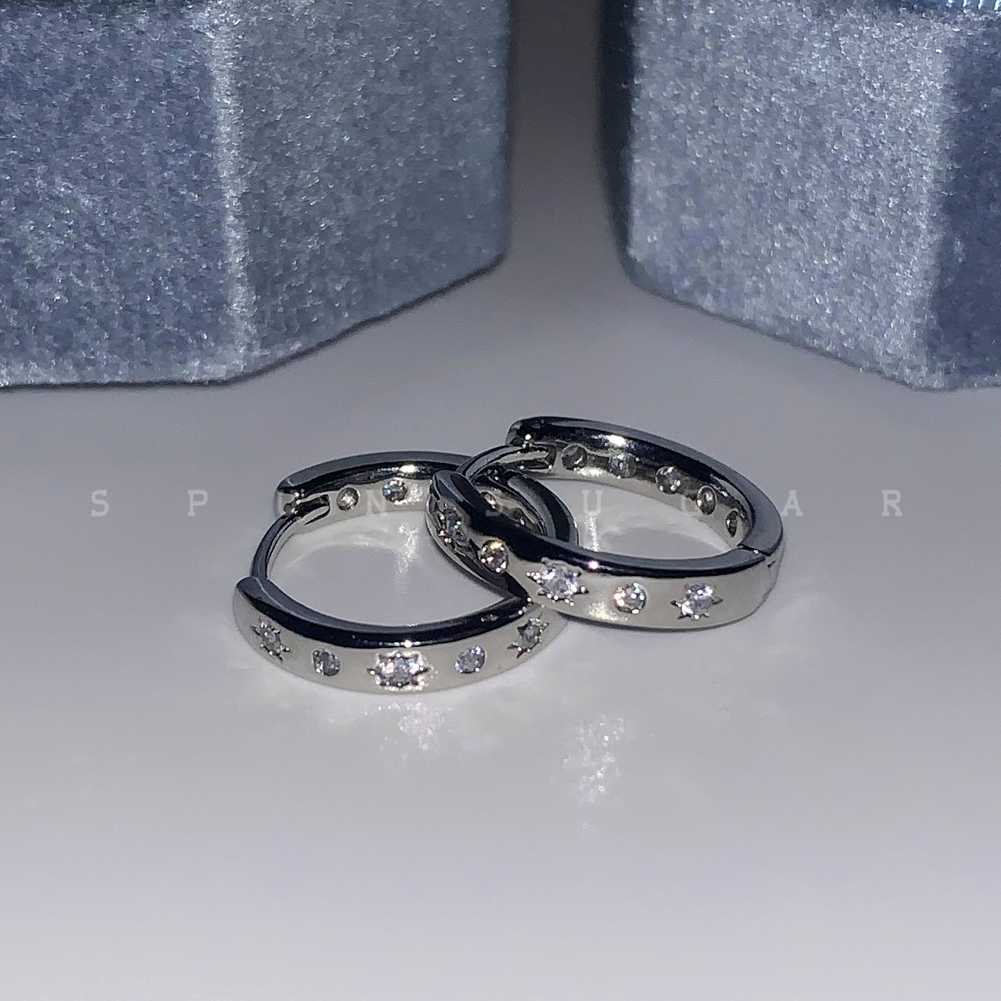 闪耀八芒星镶钻耳圈经典高级感