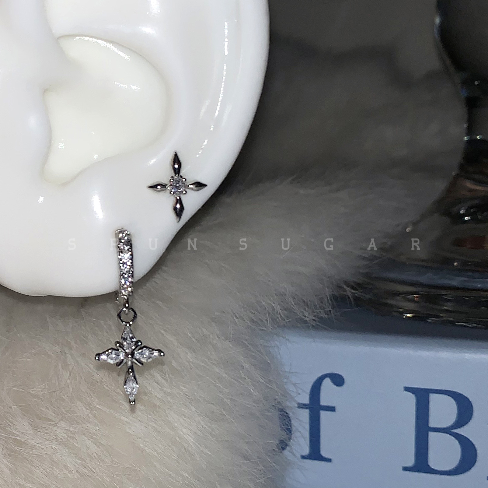 双耳洞闪闪十字架吊坠耳圈耳环高级感小众叠带百搭十字架耳钉耳饰