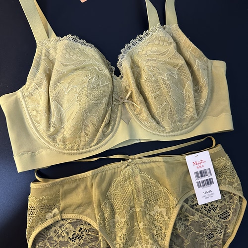 曼妮芬80D小耳朵蕾丝大胸显小软钢圈3/4杯调整型20840627