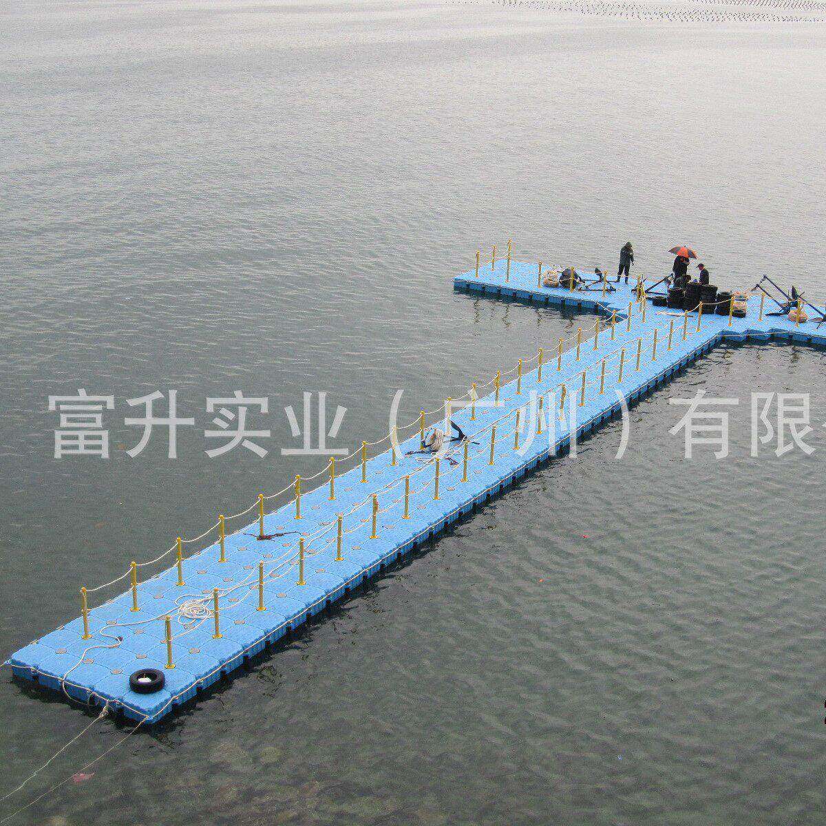 广东厂家直销水上塑料拼接浮筒摩托艇水上泊位网箱平台质保五年