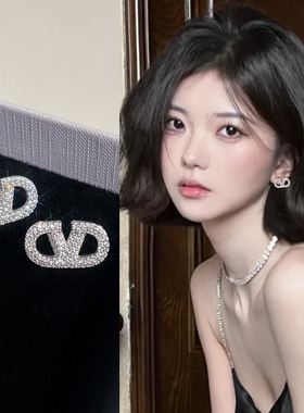 时尚字母耳环高级感轻奢气质耳钉女小众设计配饰时尚独特夸张耳饰