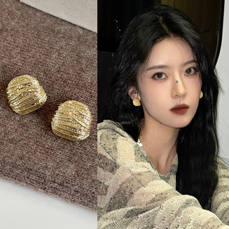 轻奢金色独特设计耳环