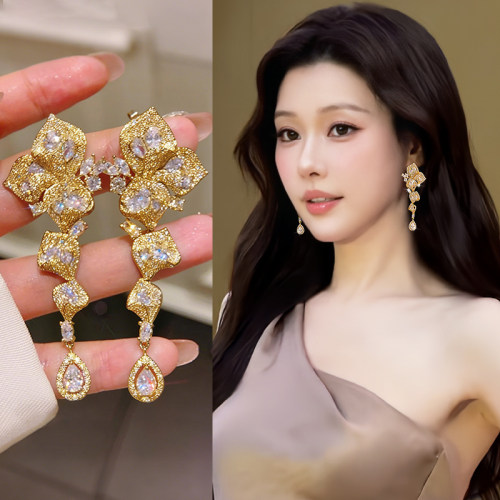 金色轻奢花朵耳夹女配礼服