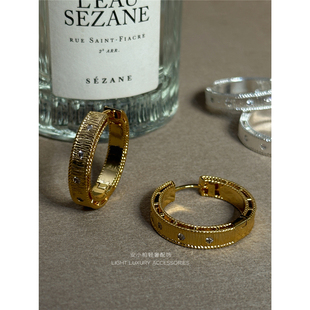 轻奢气质欧美K金电镀拉丝工艺锆石hoop风金属高级感耳圈女 安小柏