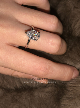 女冰切高碳钻石纯银戒指轻奢巨闪