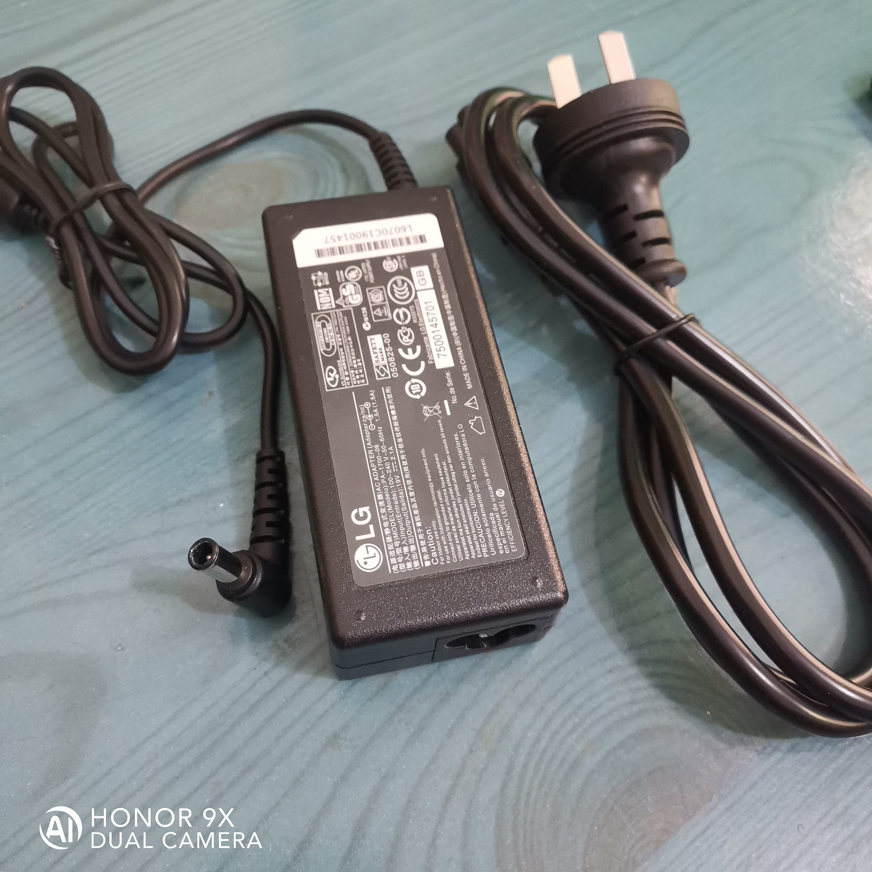 LG液晶显示器屏27寸专用19v 1.6A2.0A电源适配器充电器线27EA33VA - 实物图
