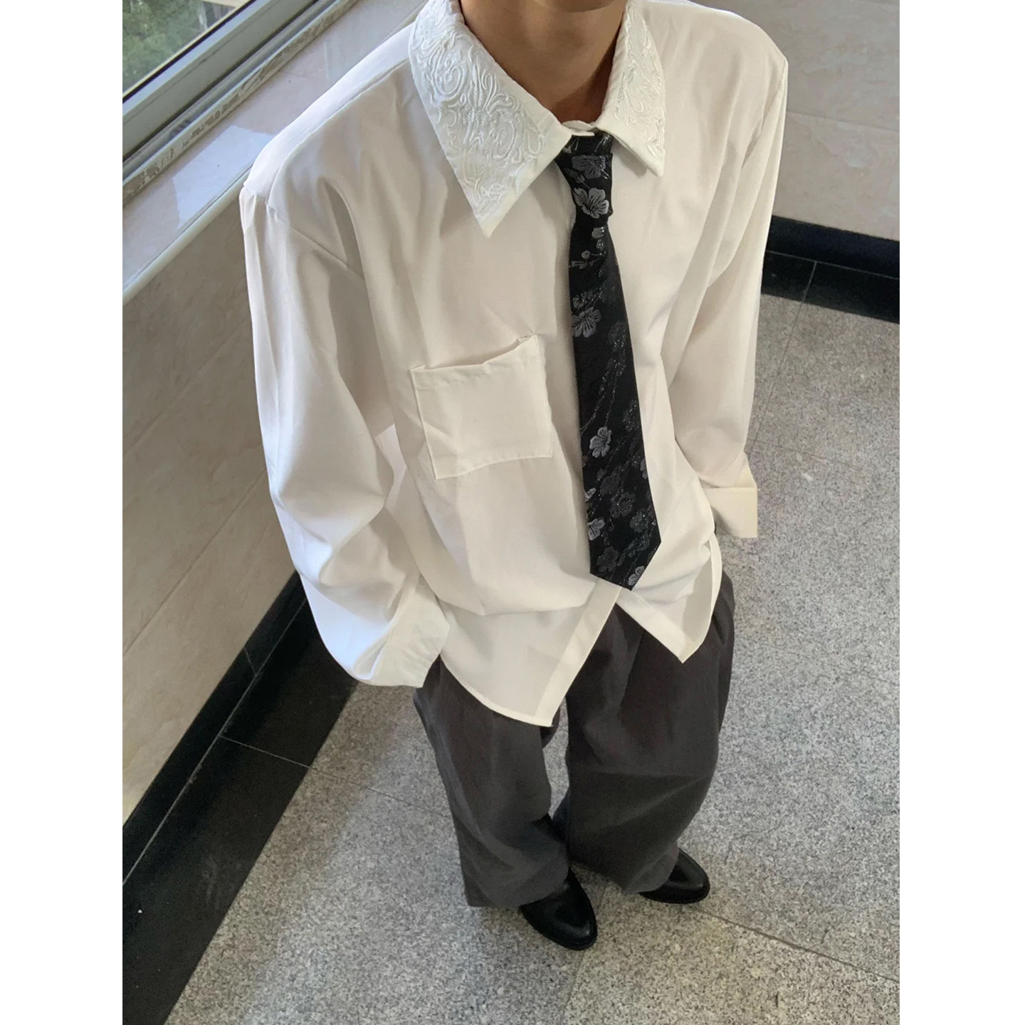 白色新贵风雅痞刺绣花领衬衫男高级感痞帅设计感美式cleanfit外套