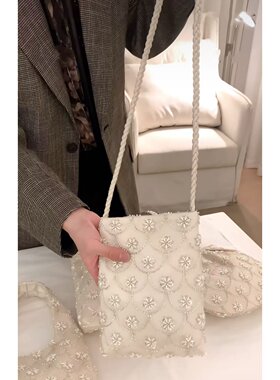 小众鱼鳞钉珠小花包包女高颜值百搭手机包高级感通勤单肩斜挎小包