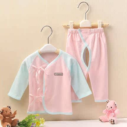 Coffret cadeau pour bébé - vêtements - Ref 1965212 Image 1