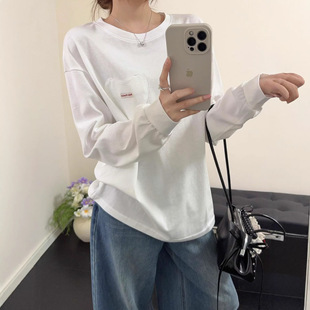 韩代小众设计ins风极简小标爱心口袋长袖T恤女早春款宽松百搭上衣