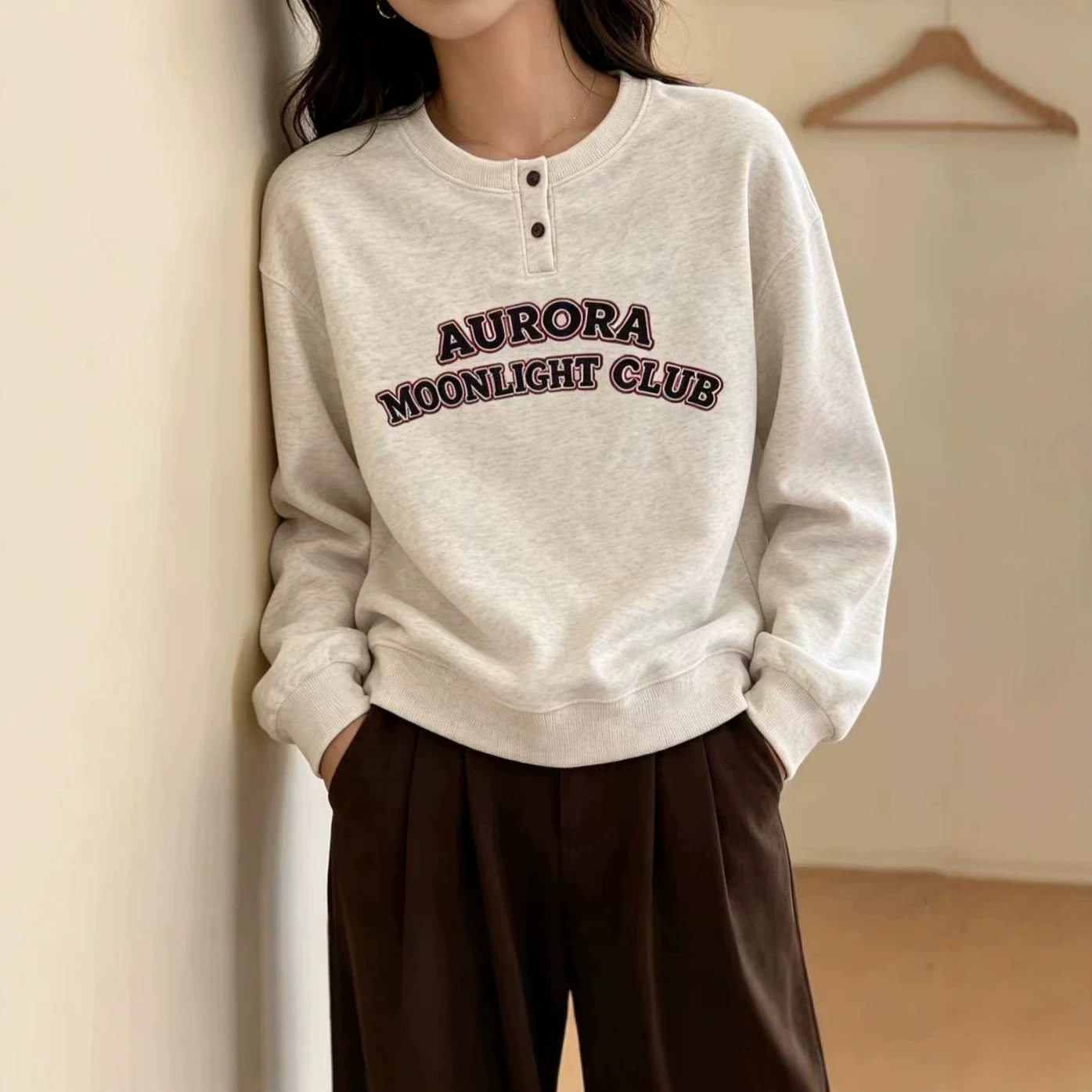 韩代圆领排扣刺绣字母卫衣女26秋季新款宽松休闲简约百搭长袖上衣