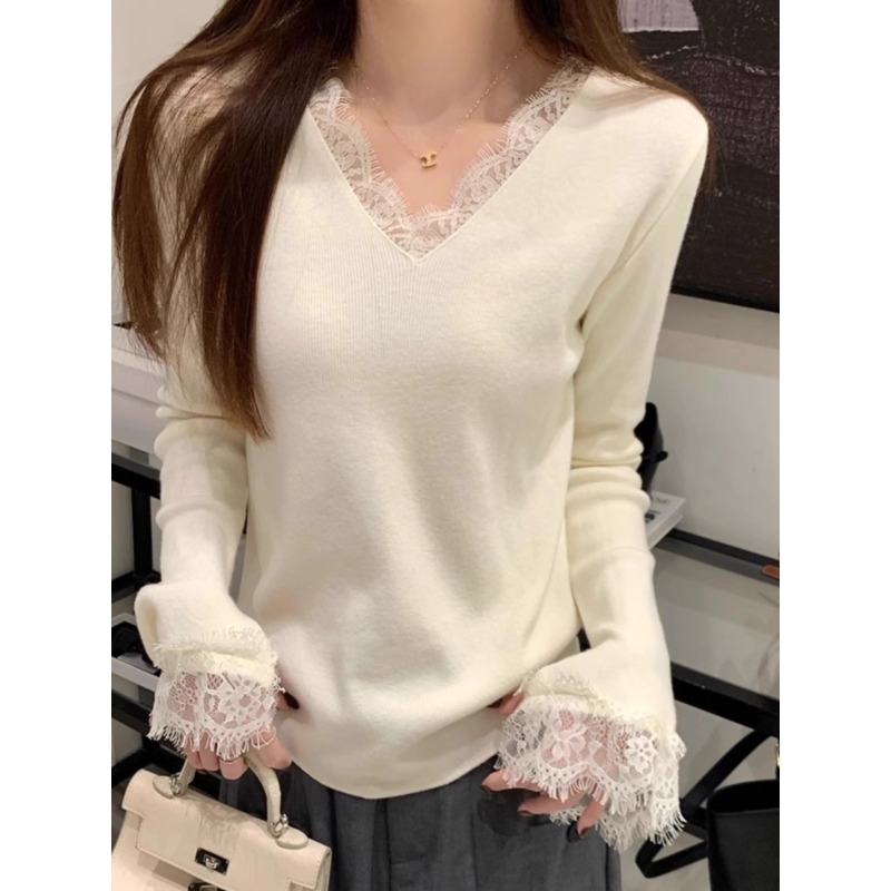 法式v领气质蕾丝拼接纯欲针织衫女秋季新款长袖高级打底内搭毛衣