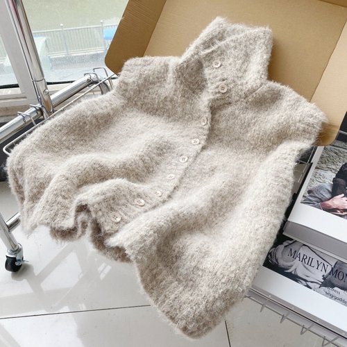 复古卷卷毛翻领毛衣马甲