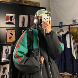 黑色