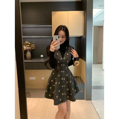 XINYI【佳人有约】冬季亮片刺绣毛呢背心连衣裙收腰显瘦气质裙