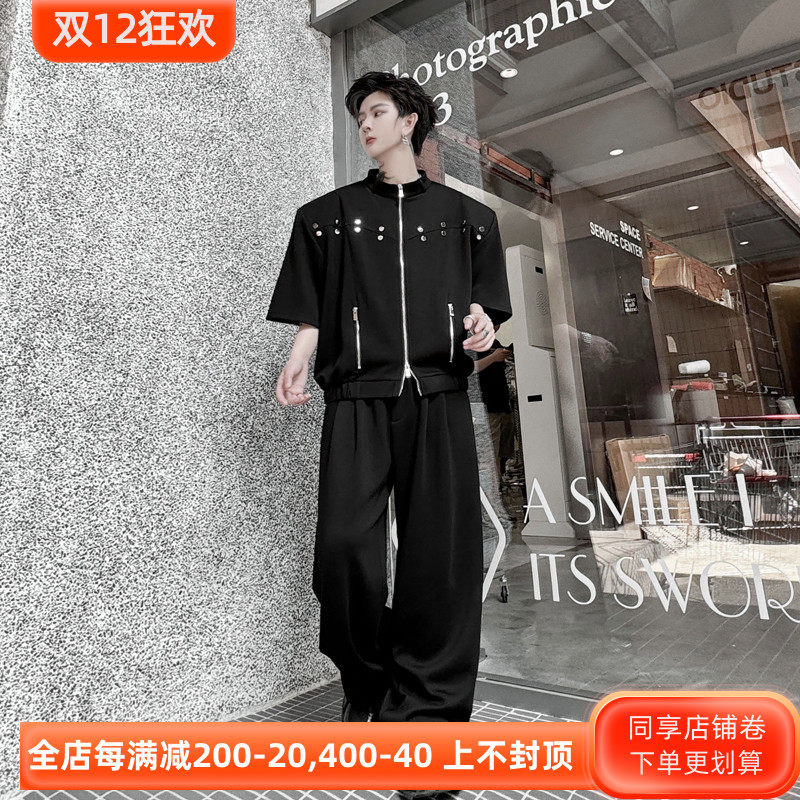 여름 다크 스타일 틈새 스탠드 칼라 리벳 장식 반팔 재킷 남성 정장 잘 생긴 하이 엔드 바지 투피스 세트