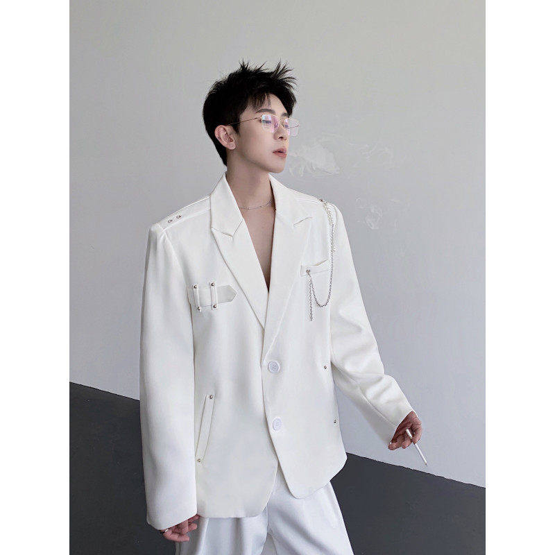 白色西服男装平驳领垫肩西装韩版小众高级感珍珠链条设计男模穿搭