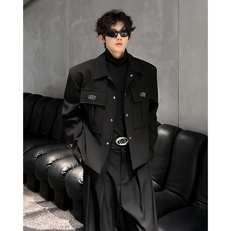 小众金属装饰工装垫肩短款呢子夹克外套男模穿搭高级感痞帅西装潮