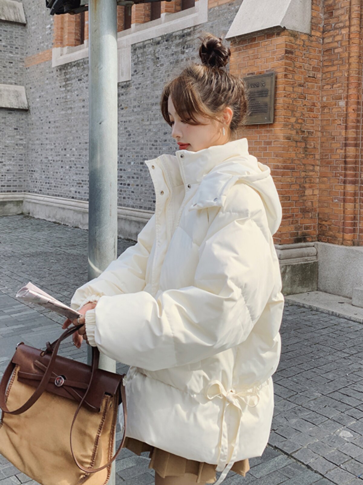 White women's hooded down jacket, new 2025 Korean style, white duck down, suitable for petite figures, loose and warm winter wear, trendy