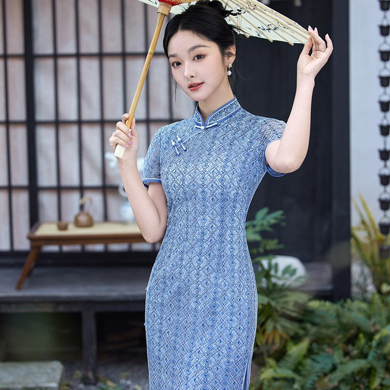 新中式长旗袍改良年轻款少女高级感绝美2025新款夏季蓝色蕾丝日常图片