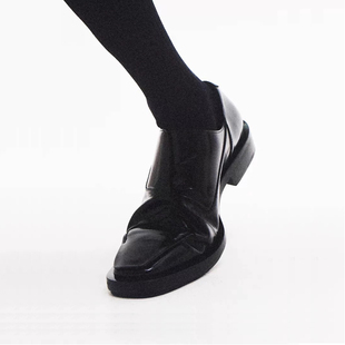 Duiisko 亮面牛皮结构翻片不对称裁片休闲乐福鞋 尖方头德比皮鞋