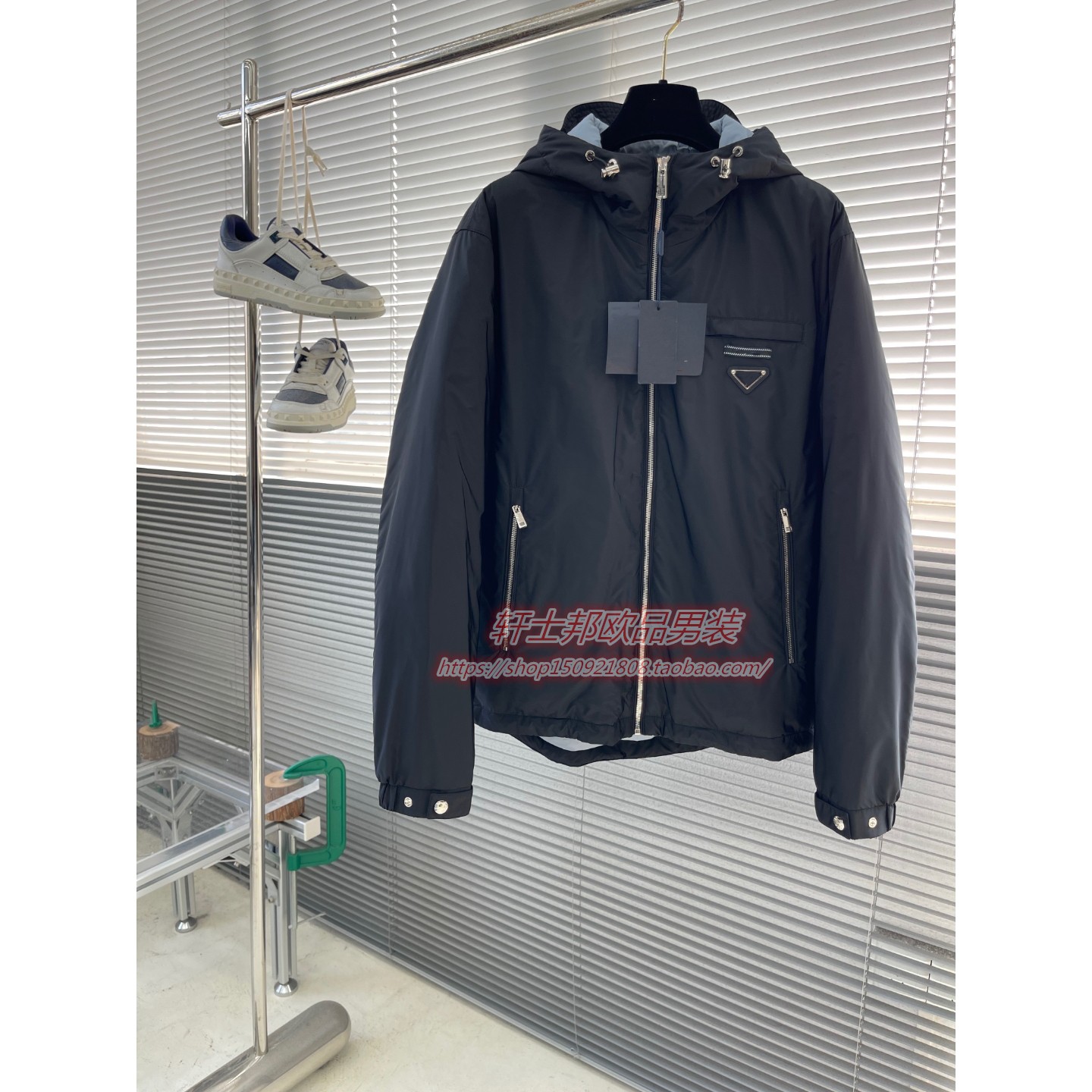 欧洲站极简秋冬新款男士休闲羽绒服时尚连帽男装户外潮防风外套男