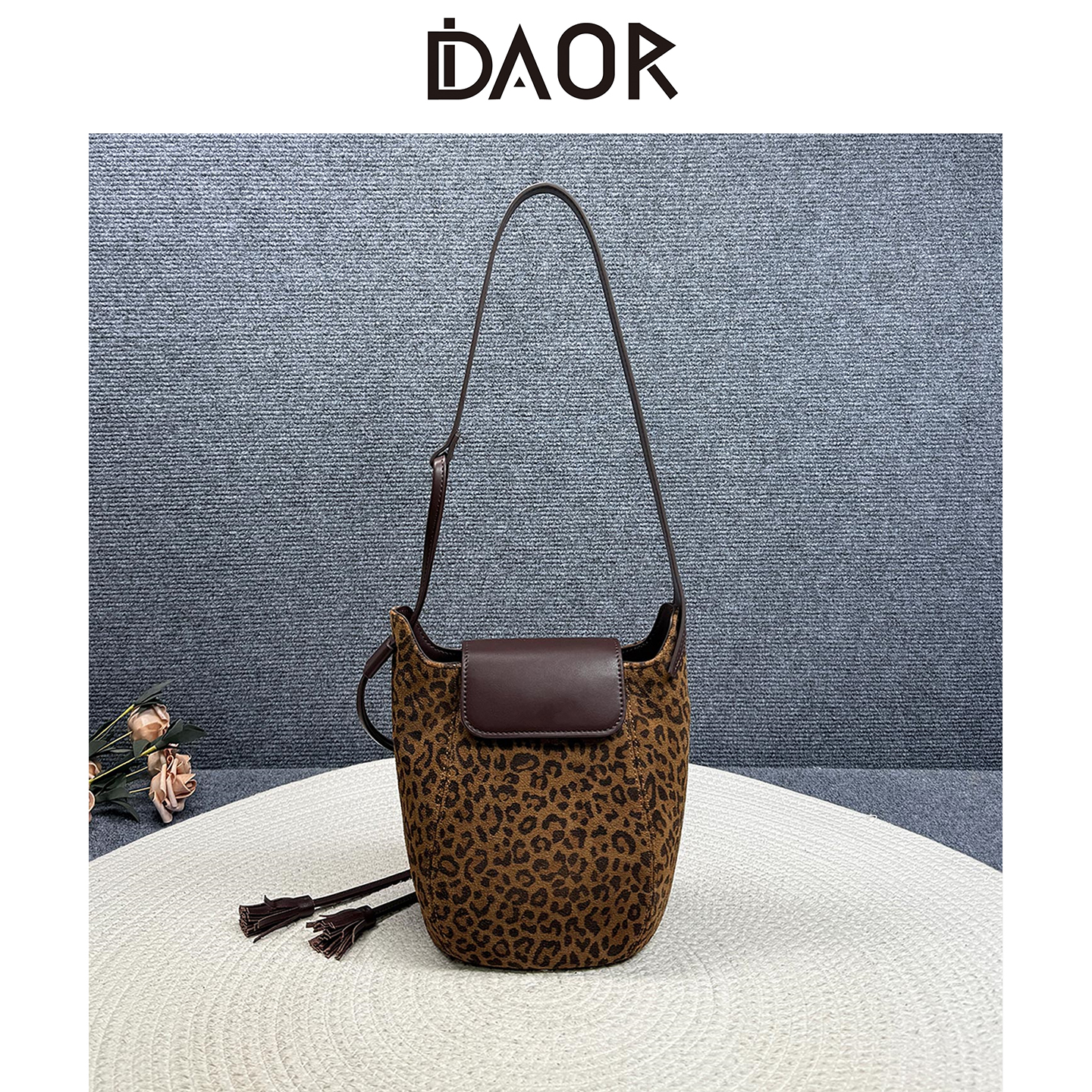 DAOR牛反绒豹纹水桶包百搭手机包