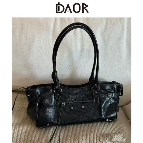 DAOR高级感牛皮辣妹铆钉机车包