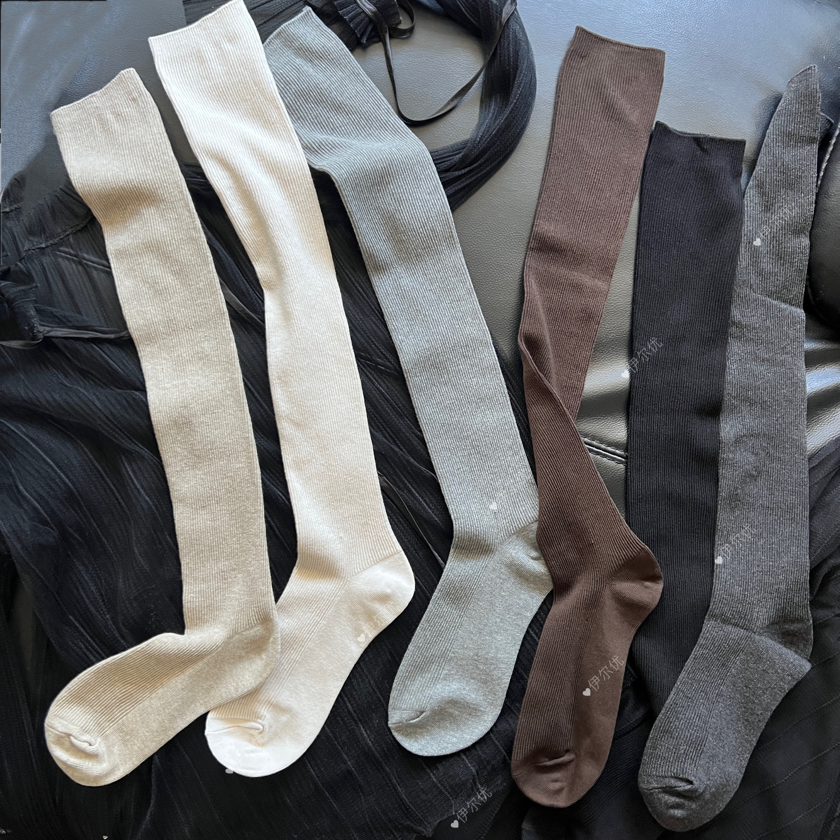 高品质，miu细条纹超显瘦过膝袜~